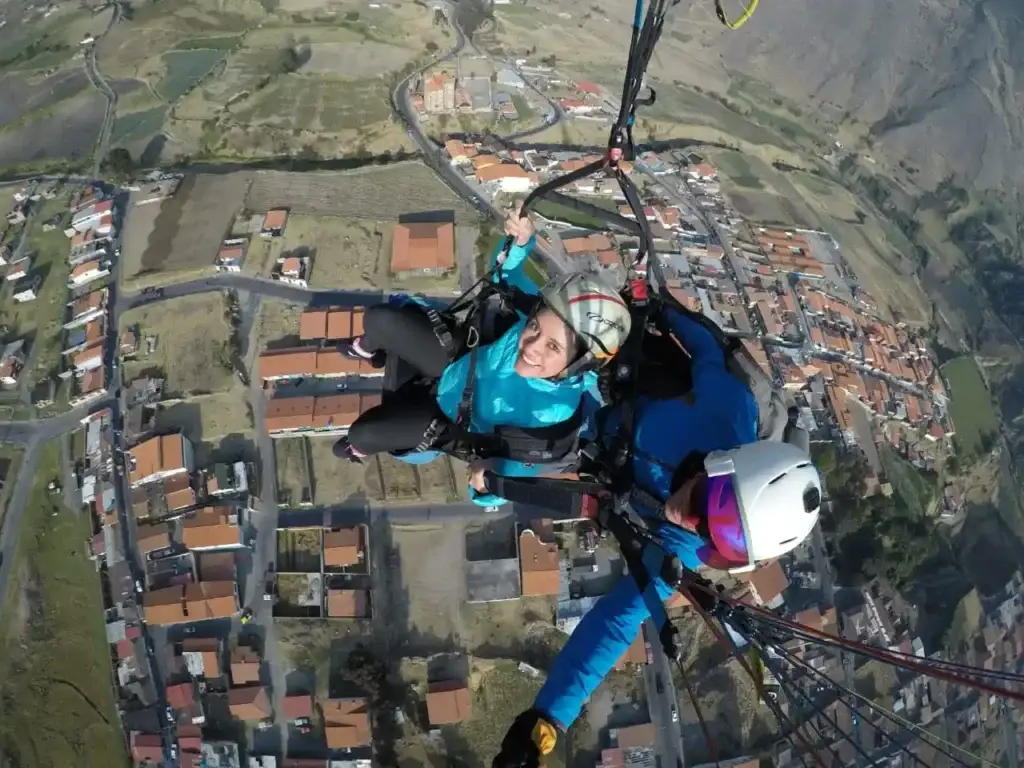 Parapente en Mérida Venezuela Cliente 2 | Sobre Nosotros | Volar Parapente en Mérida, Venezuela: Una Aventura Inolvidable